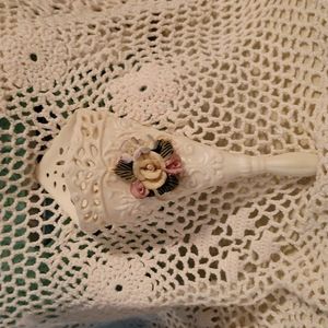 Ivory porcelain~tussiemussie